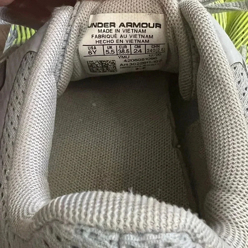 Under Armour • Scramjet 3 • Boy’s Shoes - Picture 12 of 14